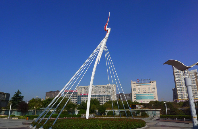 江苏省盐城市鹤翔雕塑不锈钢材质高度22.88米